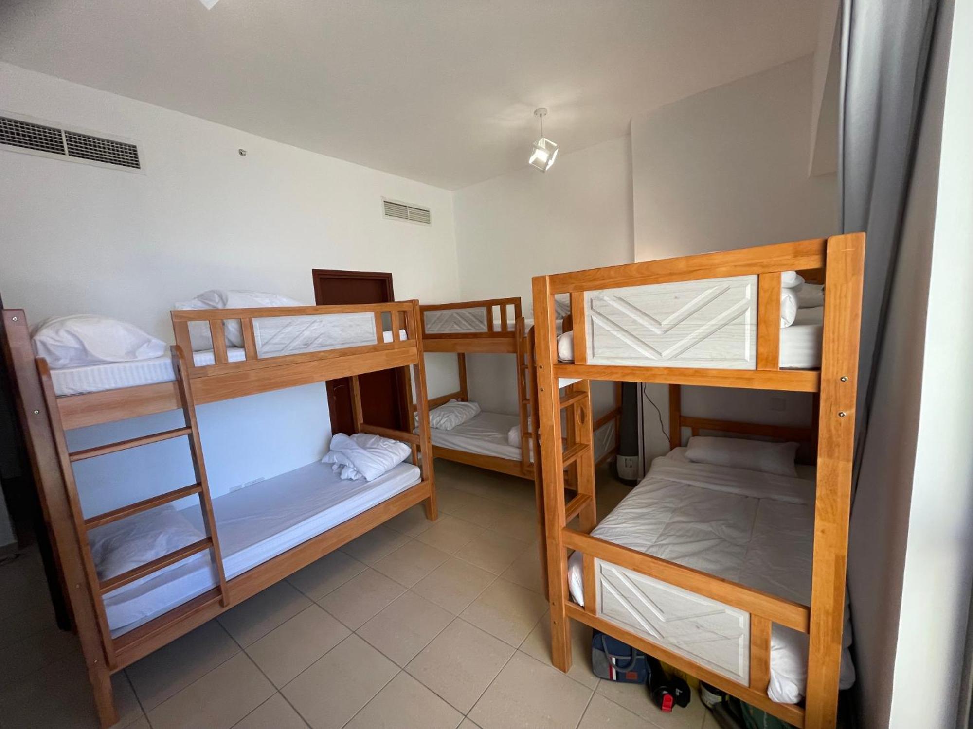 Seaview Beach Hostel Jbr - Walk To Beach - Gym - Pool - Metro Station Dubai Exterior foto