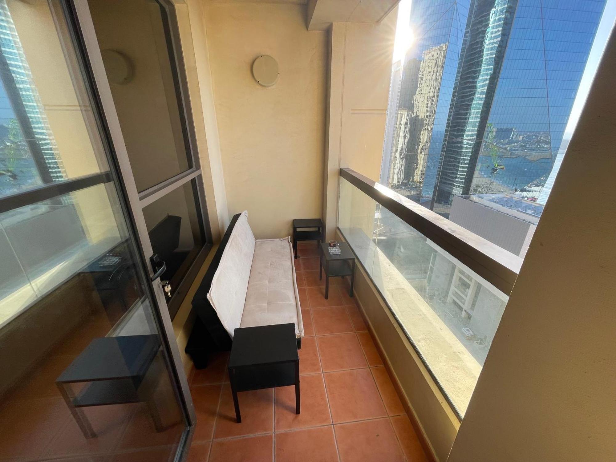 Seaview Beach Hostel Jbr - Walk To Beach - Gym - Pool - Metro Station Dubai Exterior foto