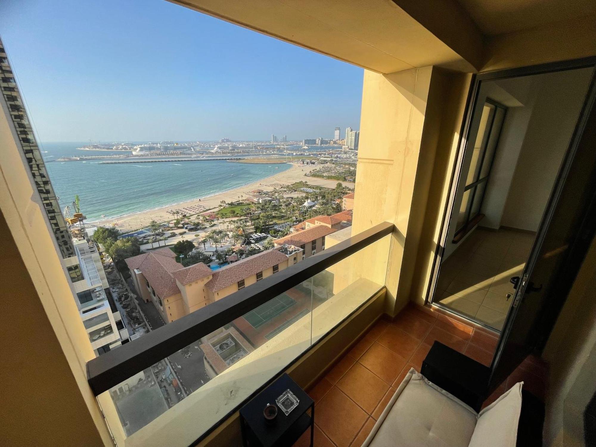 Seaview Beach Hostel Jbr - Walk To Beach - Gym - Pool - Metro Station Dubai Exterior foto