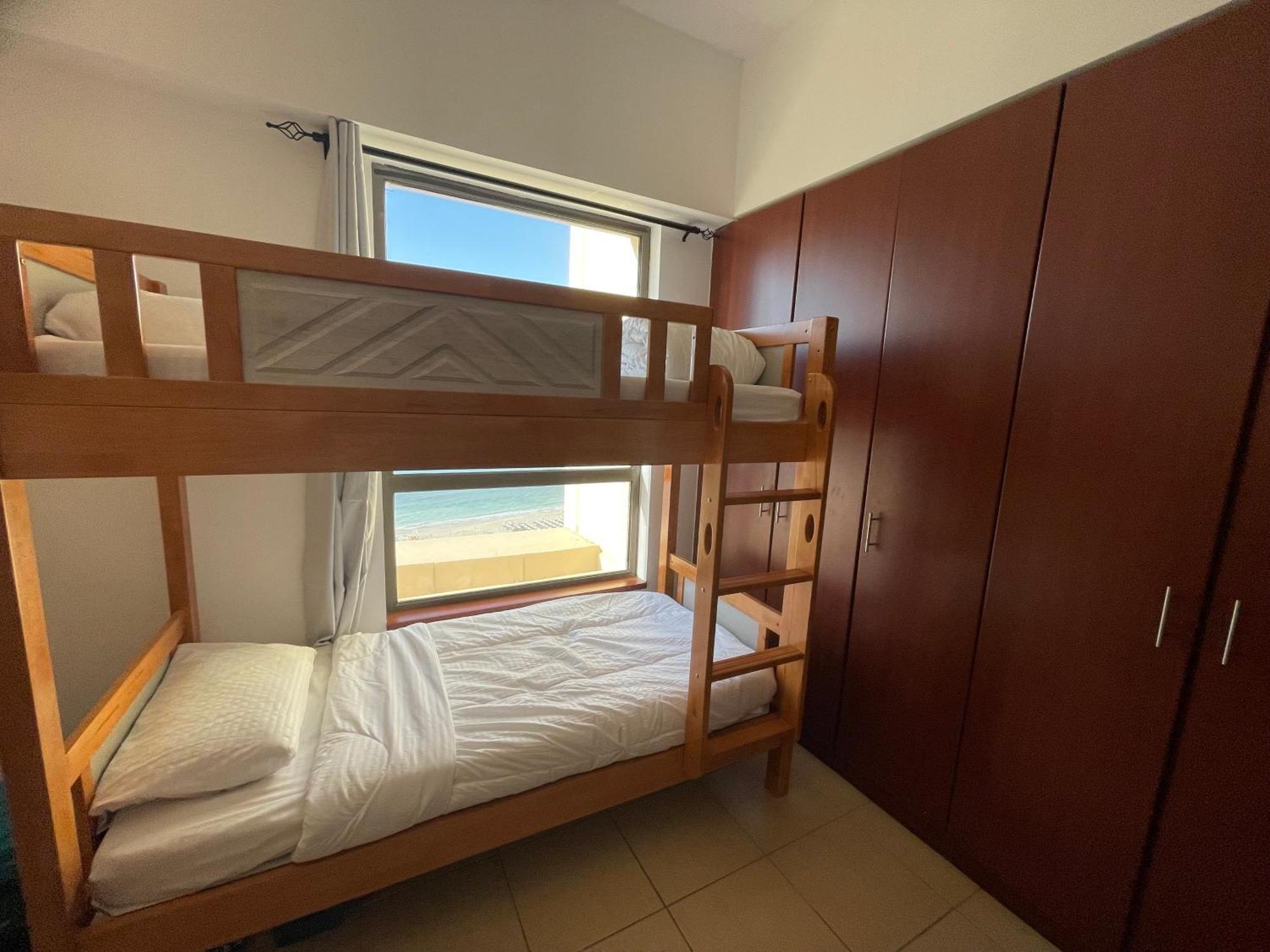 Seaview Beach Hostel Jbr - Walk To Beach - Gym - Pool - Metro Station Dubai Exterior foto