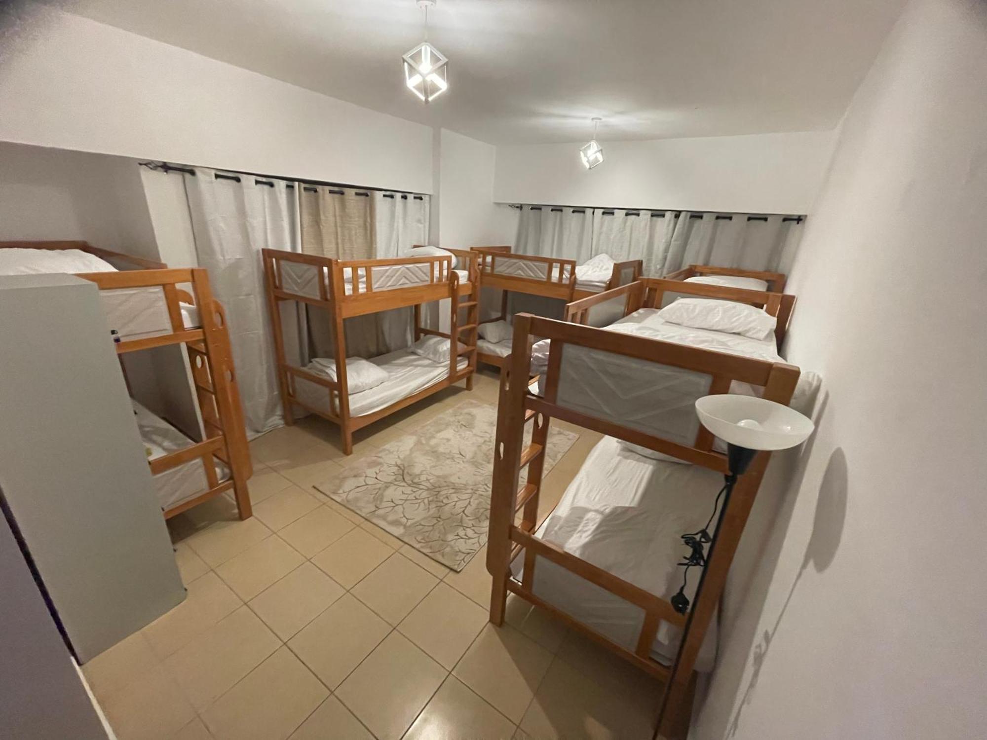 Seaview Beach Hostel Jbr - Walk To Beach - Gym - Pool - Metro Station Dubai Exterior foto