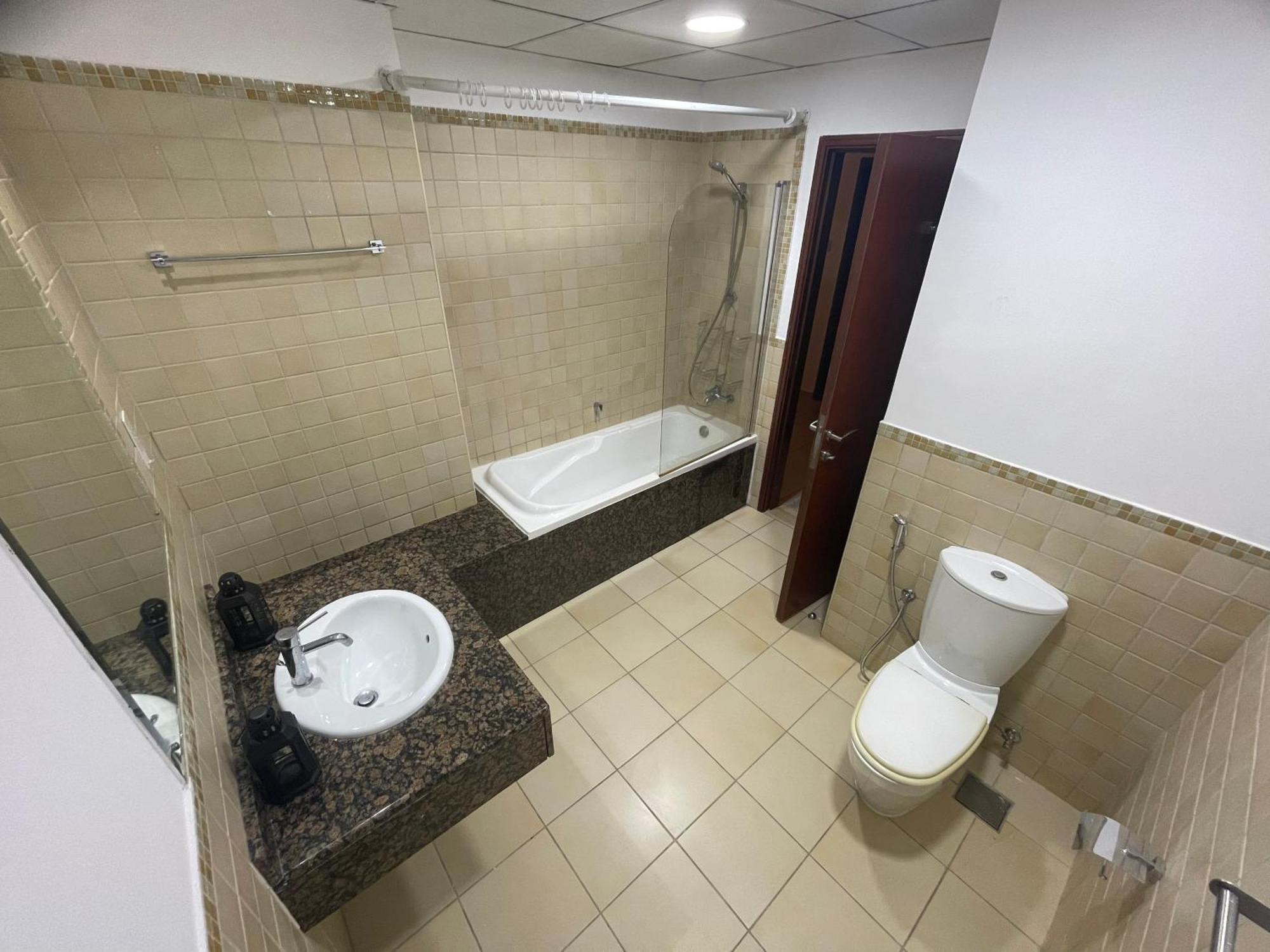 Seaview Beach Hostel Jbr - Walk To Beach - Gym - Pool - Metro Station Dubai Exterior foto