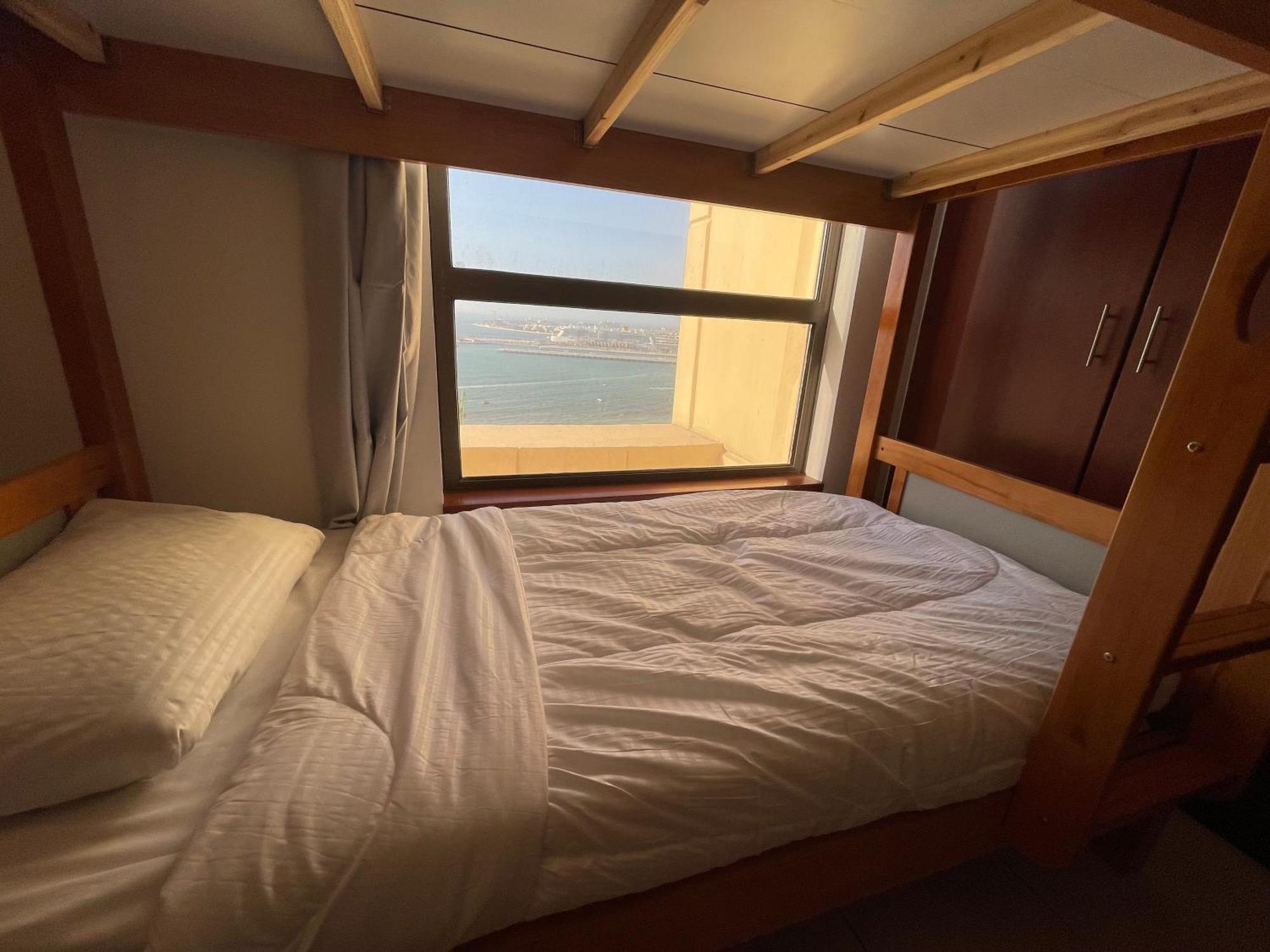 Seaview Beach Hostel Jbr - Walk To Beach - Gym - Pool - Metro Station Dubai Exterior foto