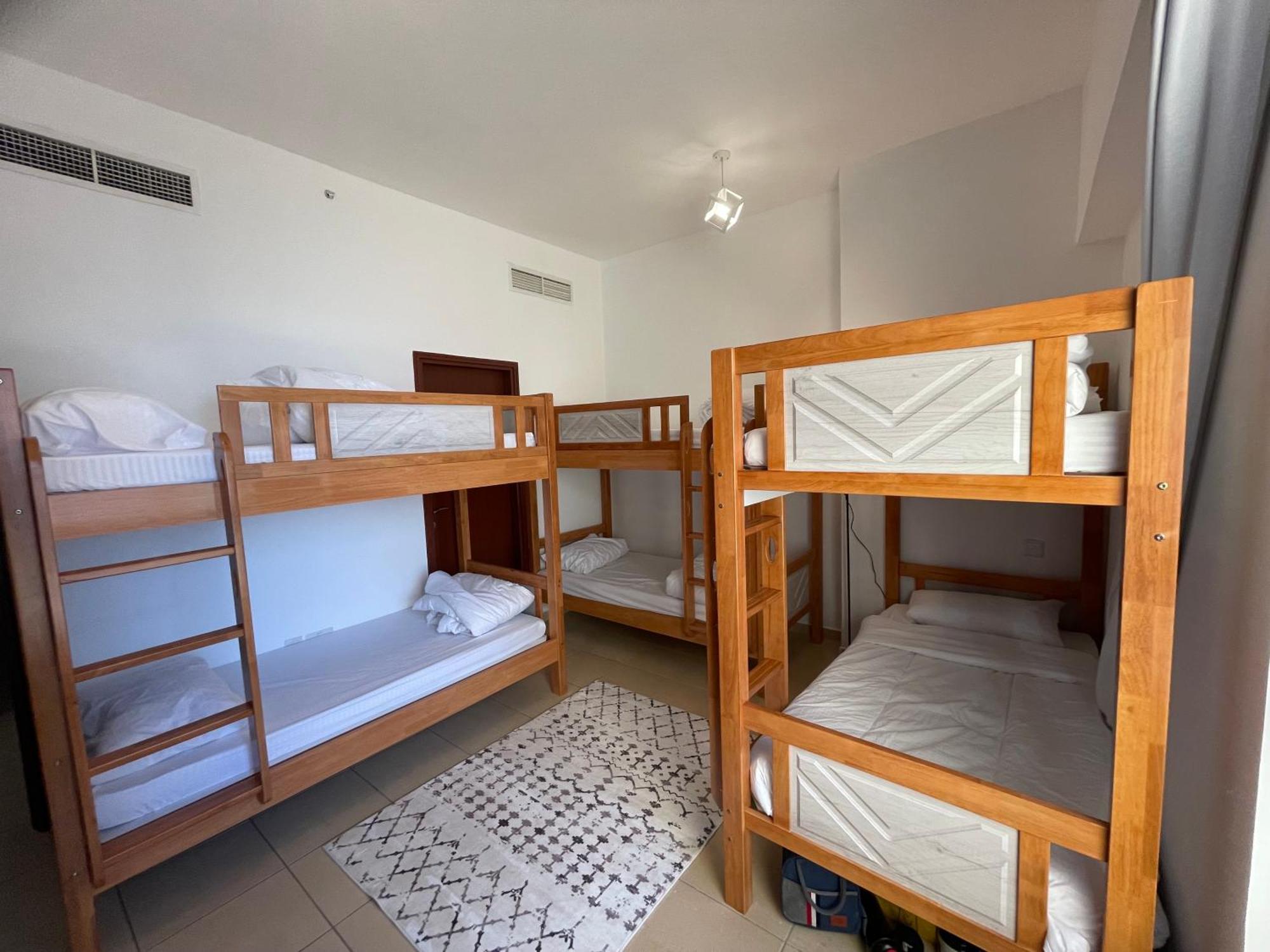 Seaview Beach Hostel Jbr - Walk To Beach - Gym - Pool - Metro Station Dubai Exterior foto