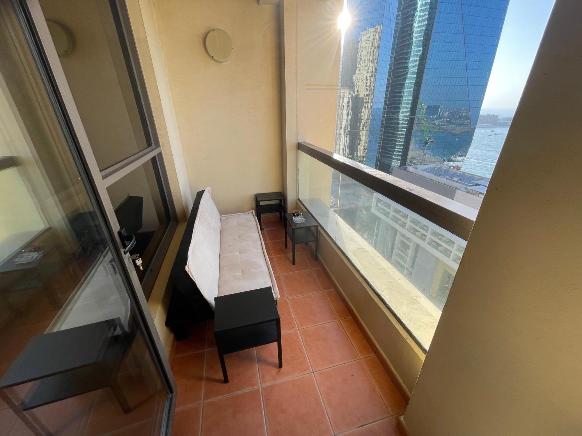 Seaview Beach Hostel Jbr - Walk To Beach - Gym - Pool - Metro Station Dubai Exterior foto