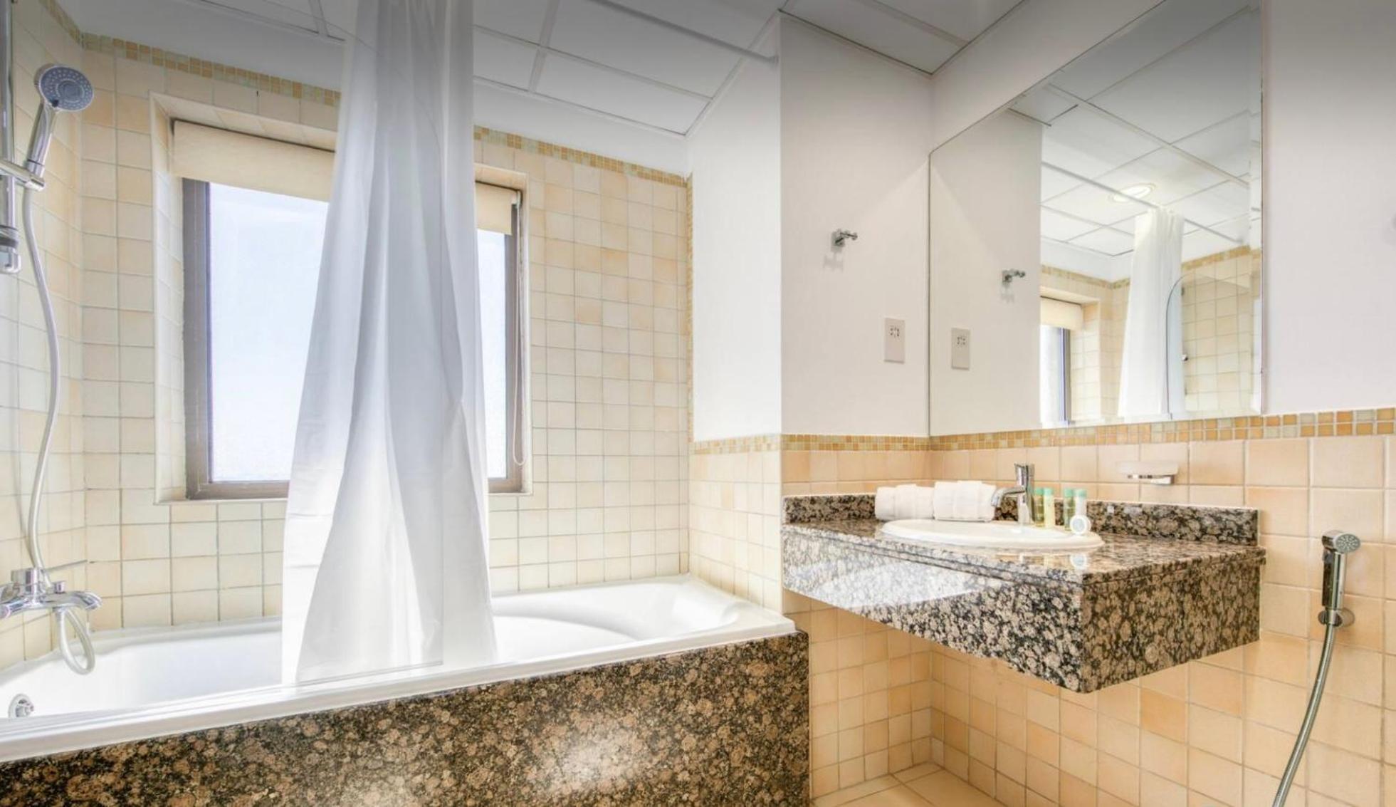 Seaview Beach Hostel Jbr - Walk To Beach - Gym - Pool - Metro Station Dubai Exterior foto